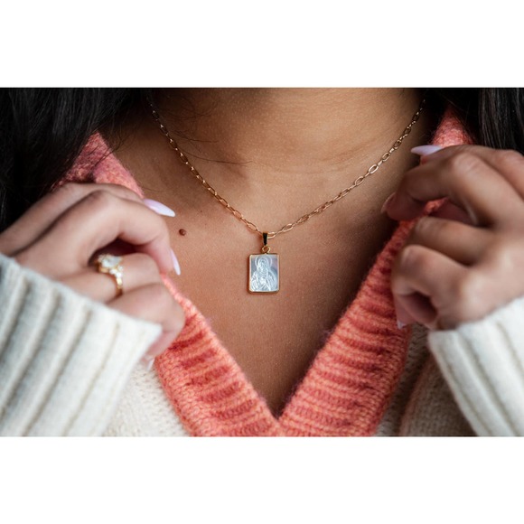 *Eva* Religious Pendant Necklace - Picture 1 of 6